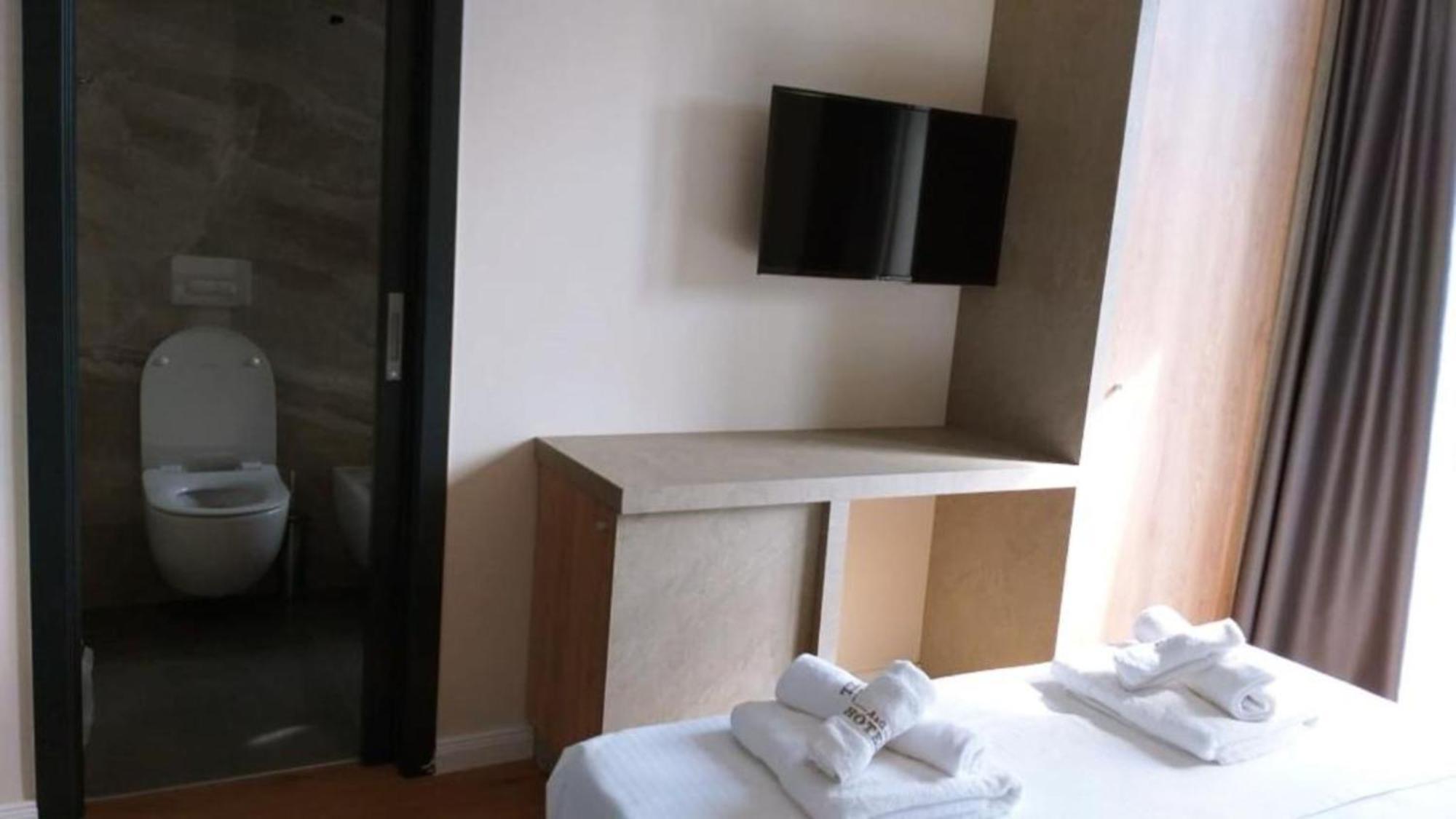 A&G Hotel Radhimë Eksteriør bilde