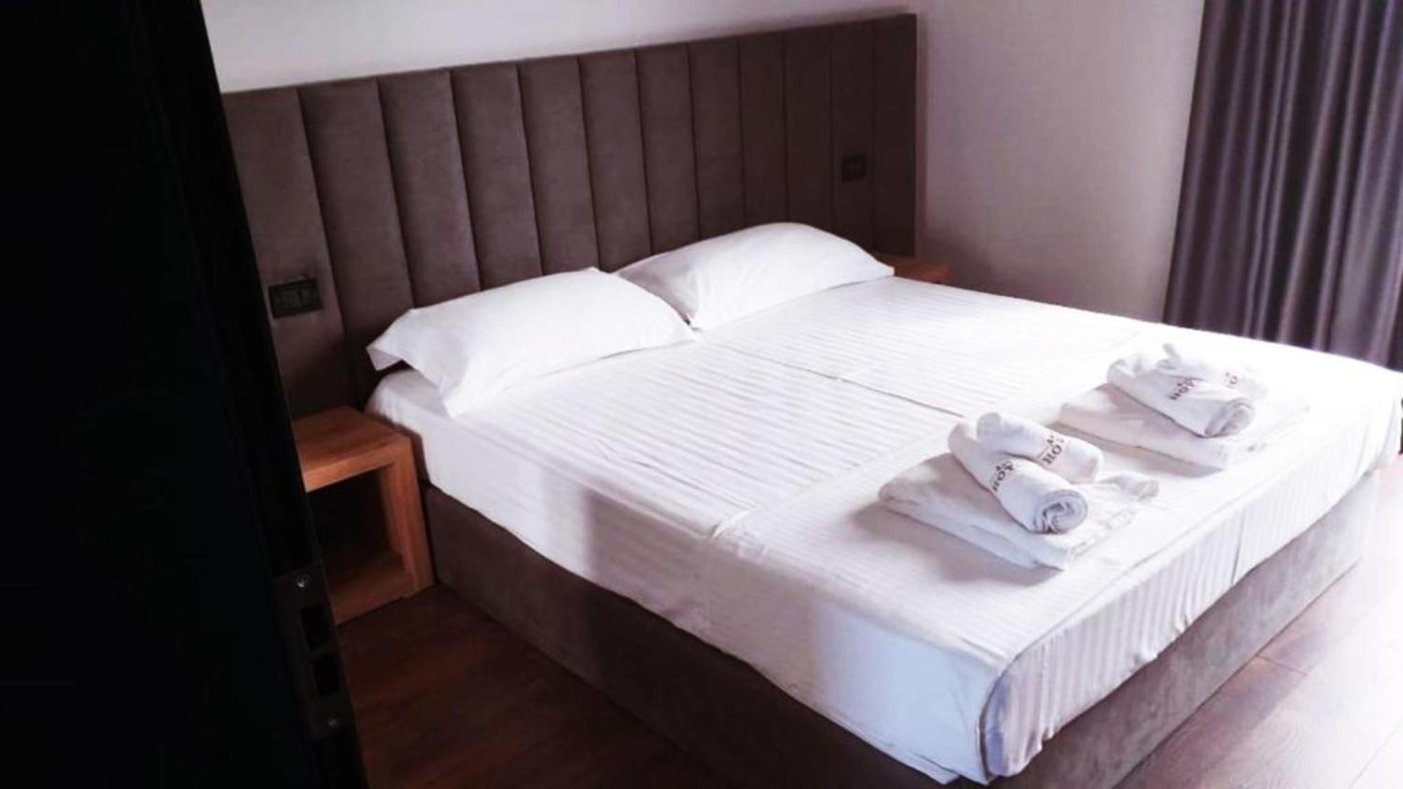 A&G Hotel Radhimë Eksteriør bilde