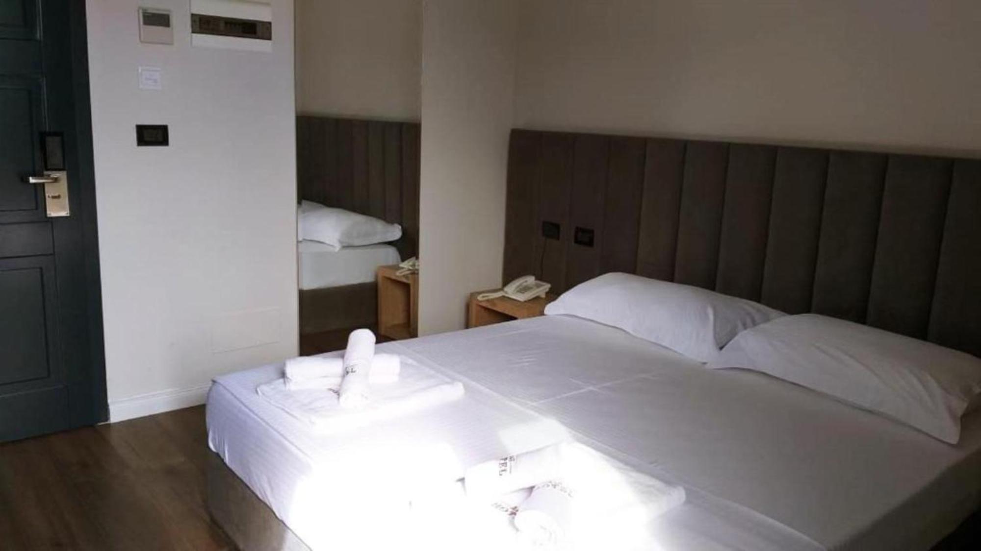 A&G Hotel Radhimë Eksteriør bilde