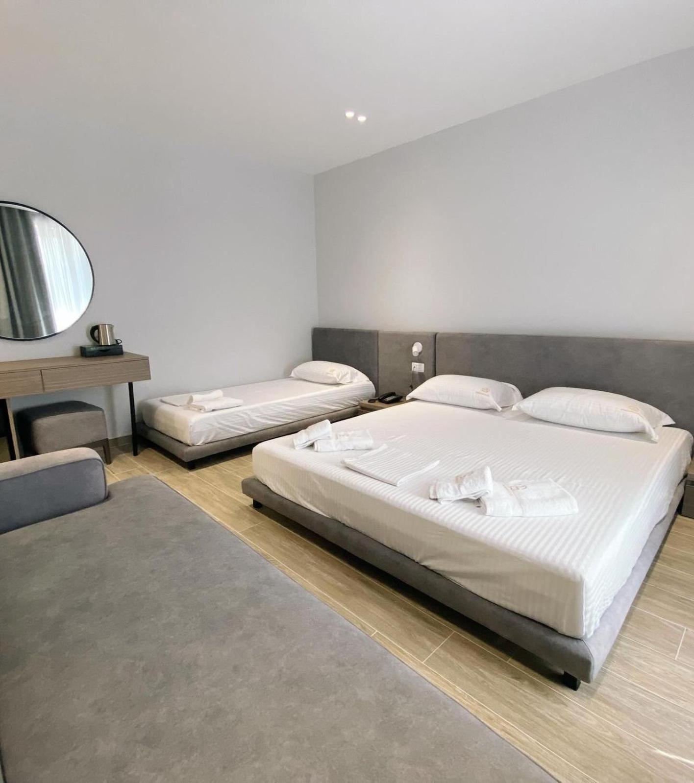 A&G Hotel Radhimë Eksteriør bilde